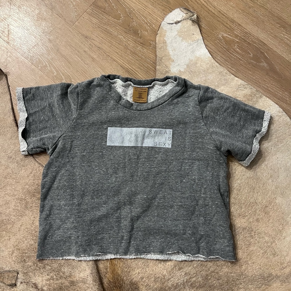 Good Hyouman workout short sleeve sweatshirt size S/M